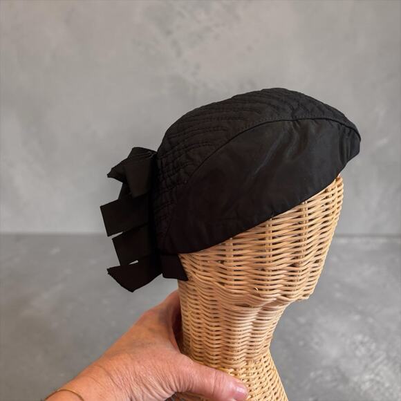 30s 
Black Tilt Hat Dramatic Grosgrain Bow Valerie Modes New York Cocktail
